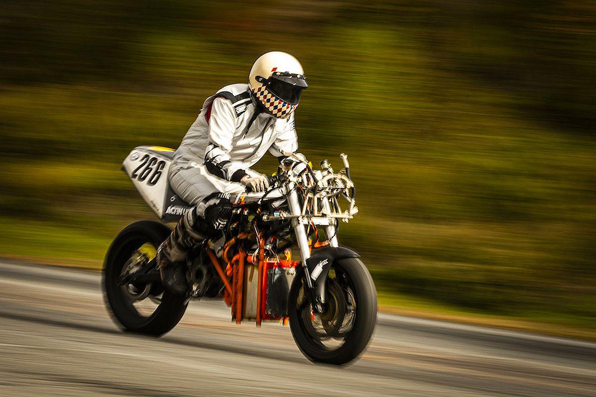 Estudiantes del MIT fabrican una moto de hidrógeno