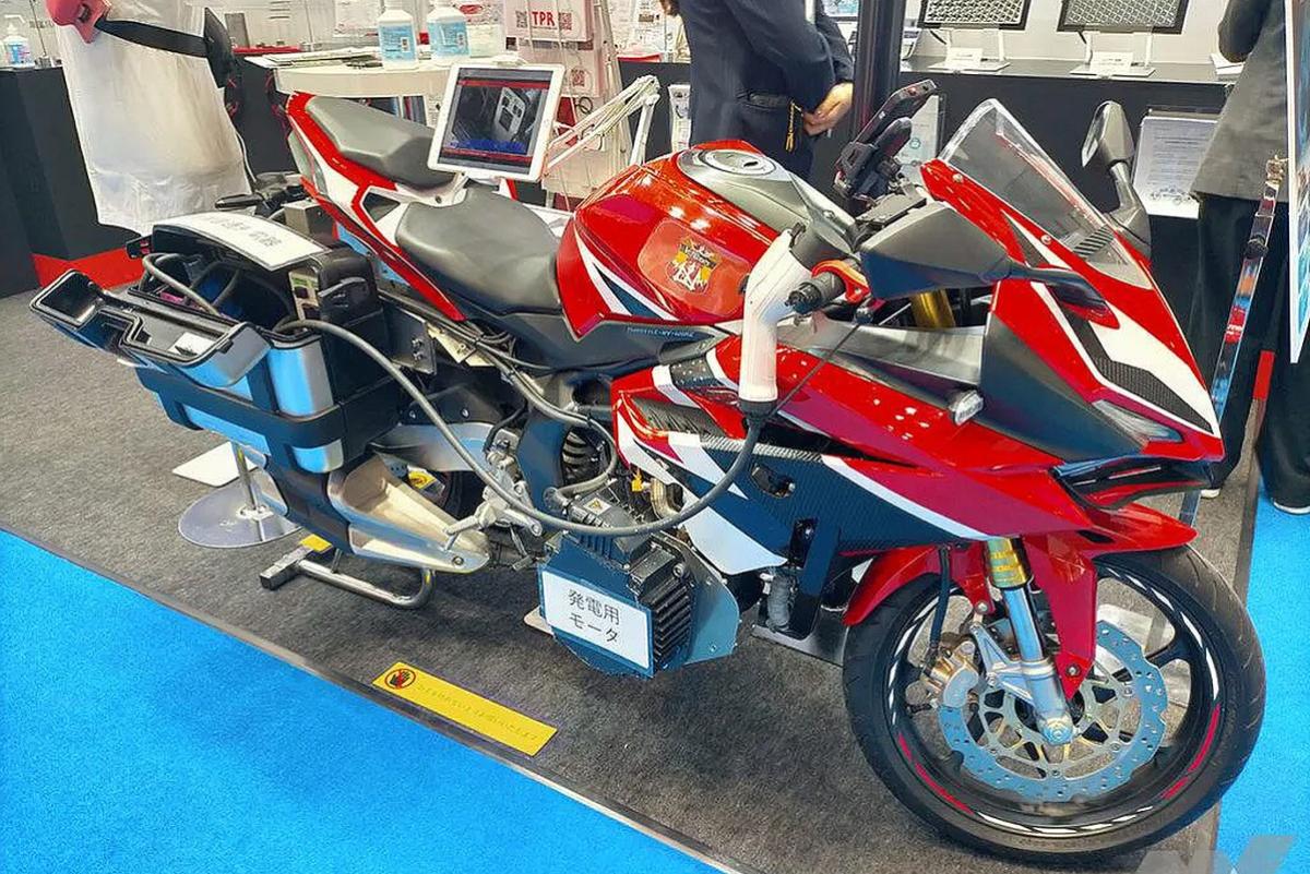 Una Honda CBR 250 RR con generador que rescata motos eléctricas