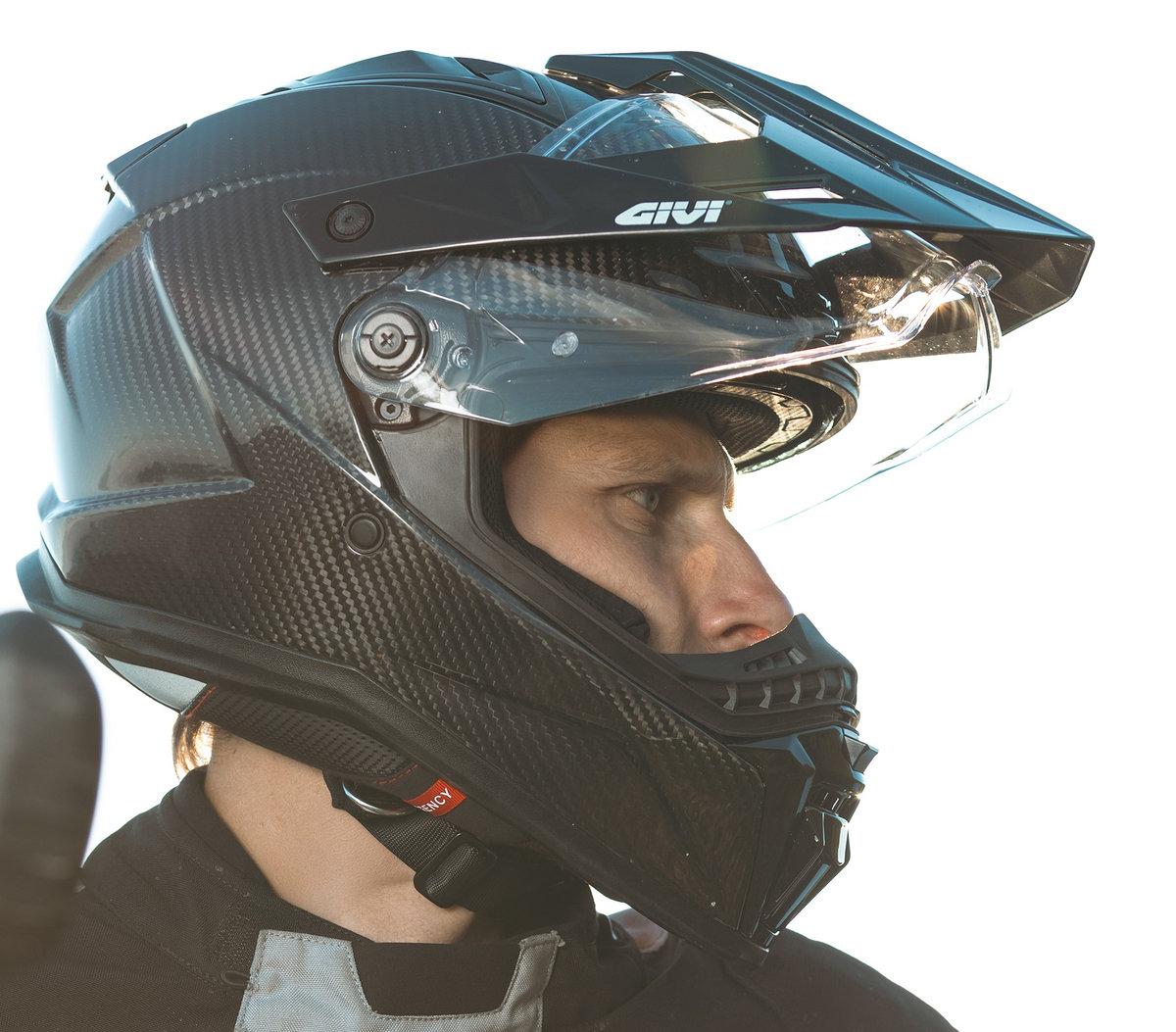 Cascos GIVI Carbon y Apex: calidad, precio asequible y ¡fibra de carbono!