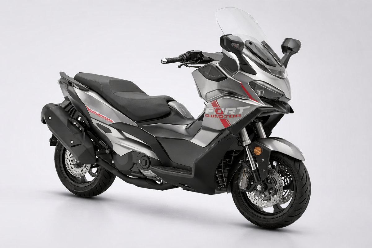 QJ Motor Fort 600: scooter bicilíndrico chino con 54 CV y 160 km/h