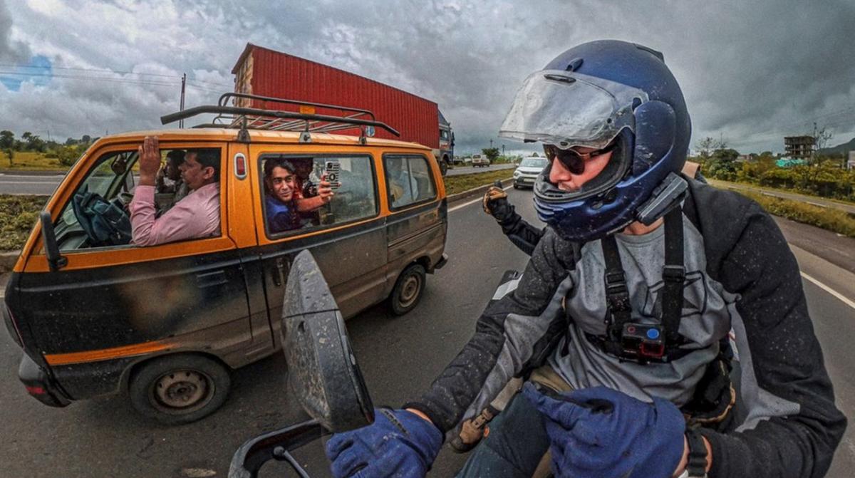 Récord mundial: vuelta al mundo en moto en 16 días