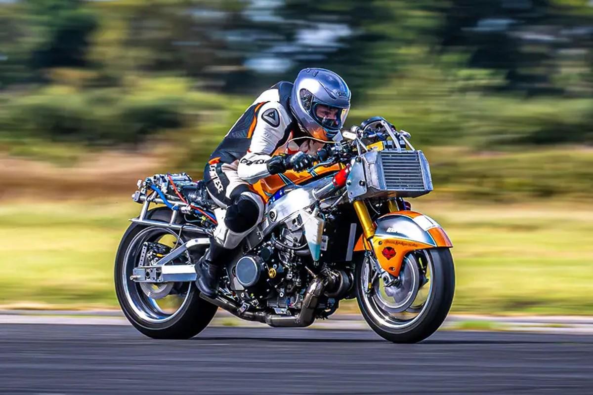 Récord de velocidad femenino con una naked, ¡372 km/h!