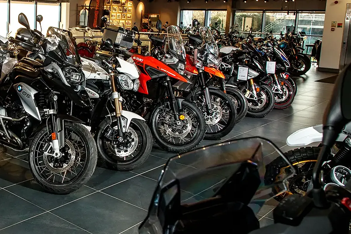 Ventas de motos en el Reino Unido en 2023: la mitad que aquí