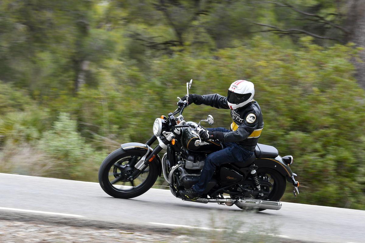 Royal Enfield Super Meteor 650: acertada custom retro