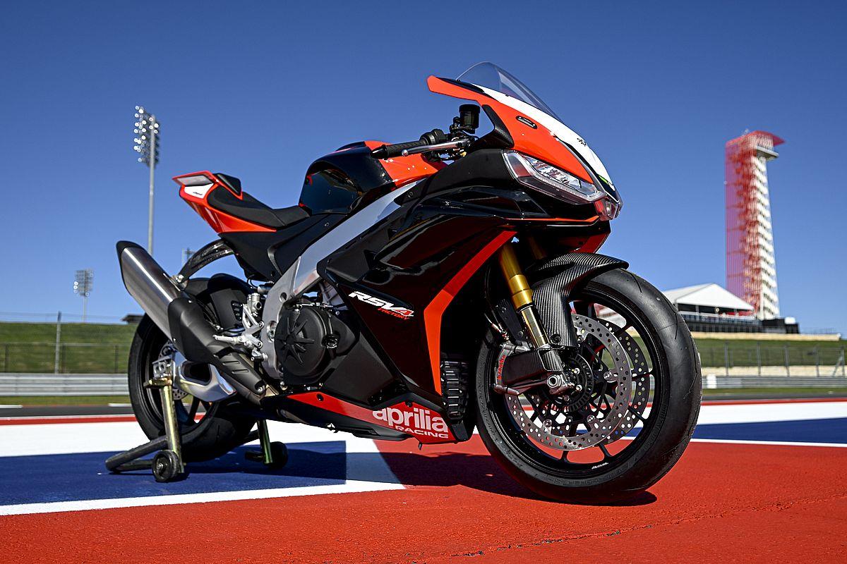 Nuevas Aprilia RSV4 Factory y Tuono: homenaje a Max Biaggi