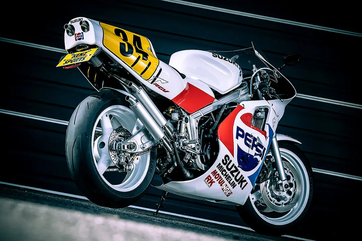 Suzuki RG500 Kevin Schwantz 1988: ¿la réplica perfecta?