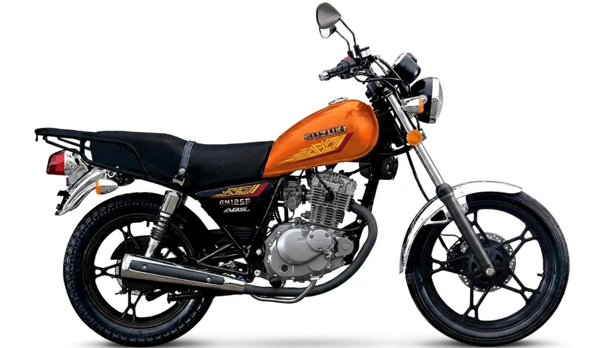 Suzuki GN125 ABS: la indestructible moto sin carnet por 1600 euros