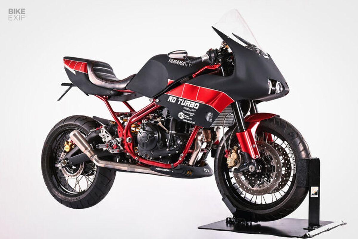 Moto de ensueño: Homenaje a la Yamaha RD350 con motor R3 turbo