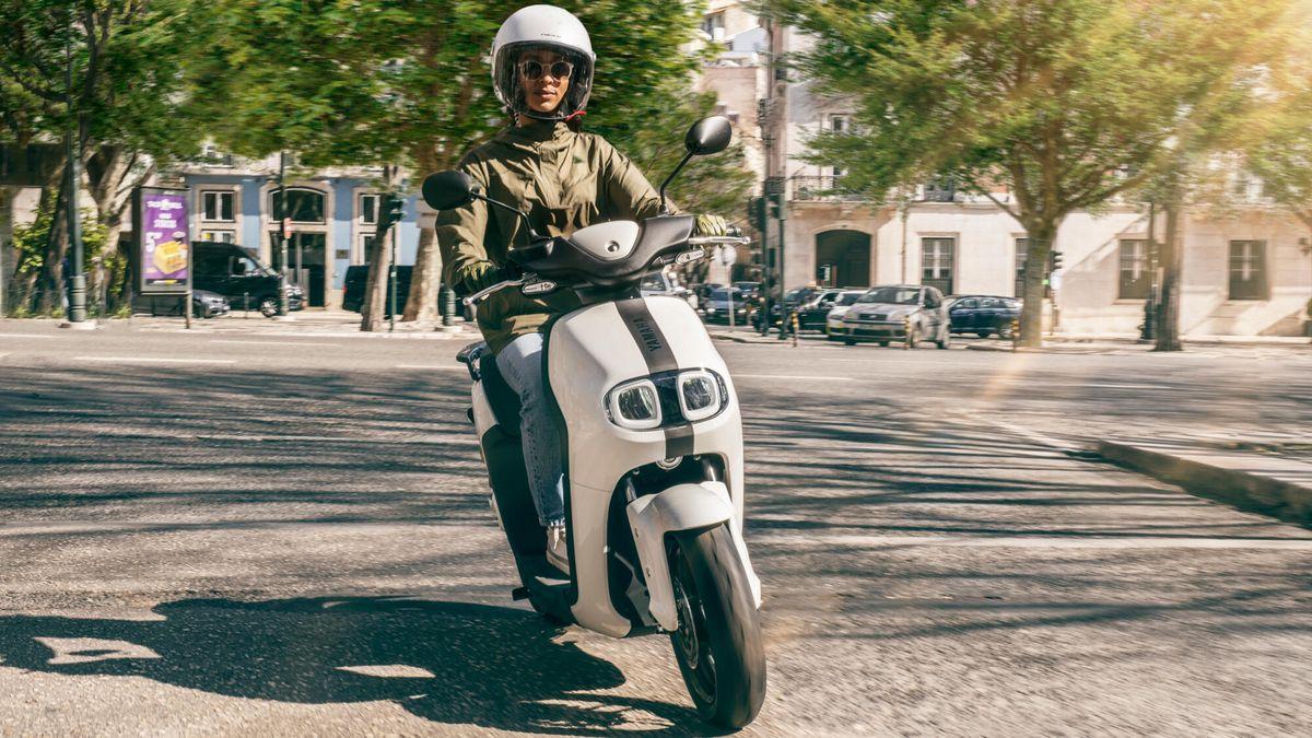 Yamaha Neos: vehículo oficial del Maratón de Valencia