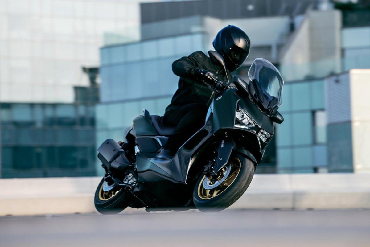 Nuevos Yamaha XMAX 300 y 125 2023: más agresivos y conectados