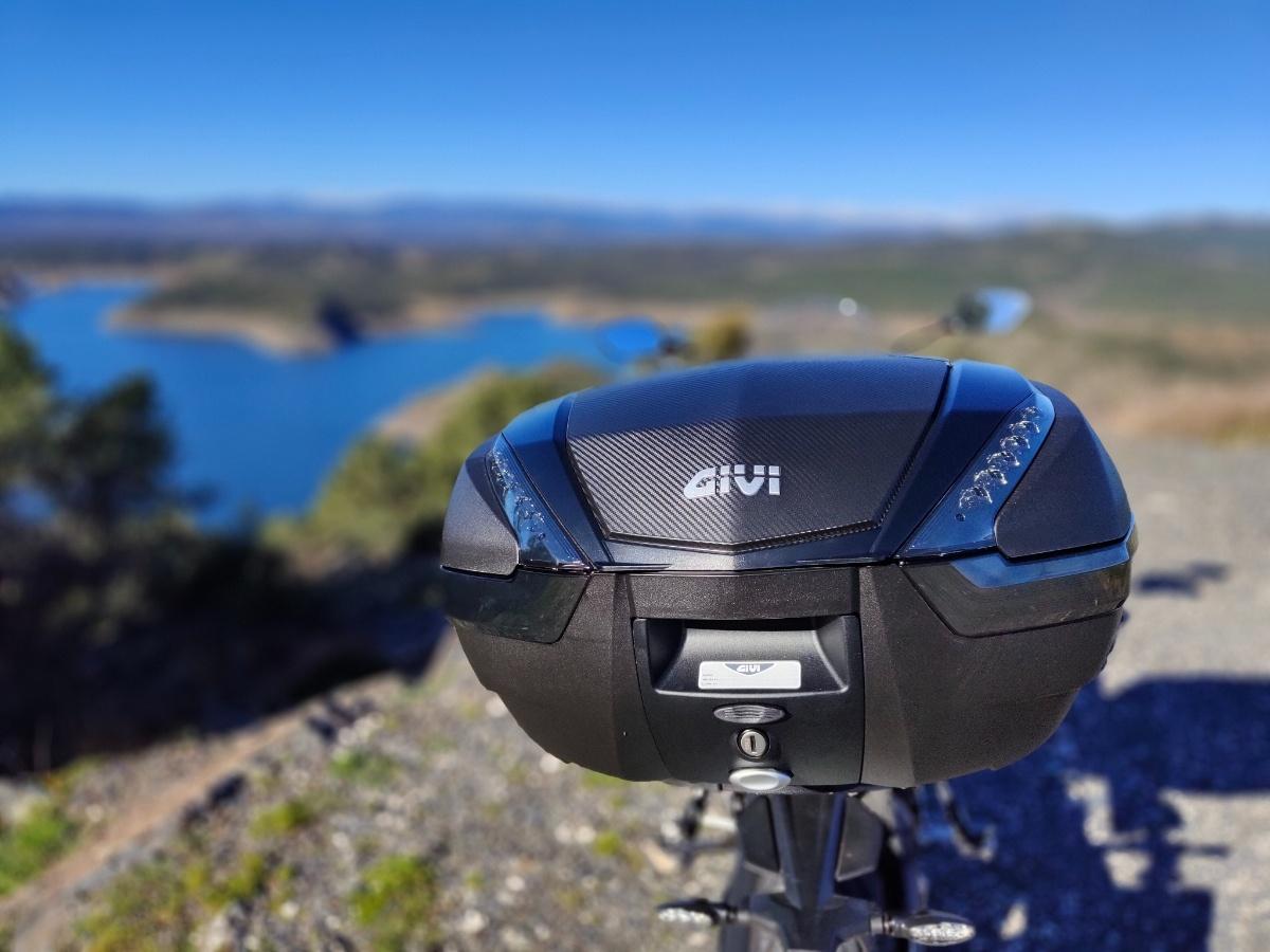 Prueba baúl Givi V47NN Tech