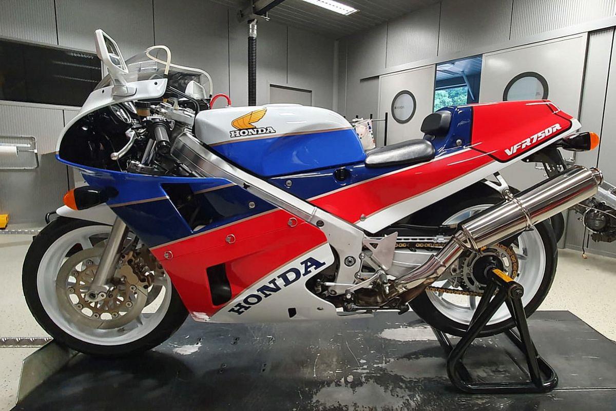 Moto de ensueño: Honda RC30 de 1988 con 1200 km 