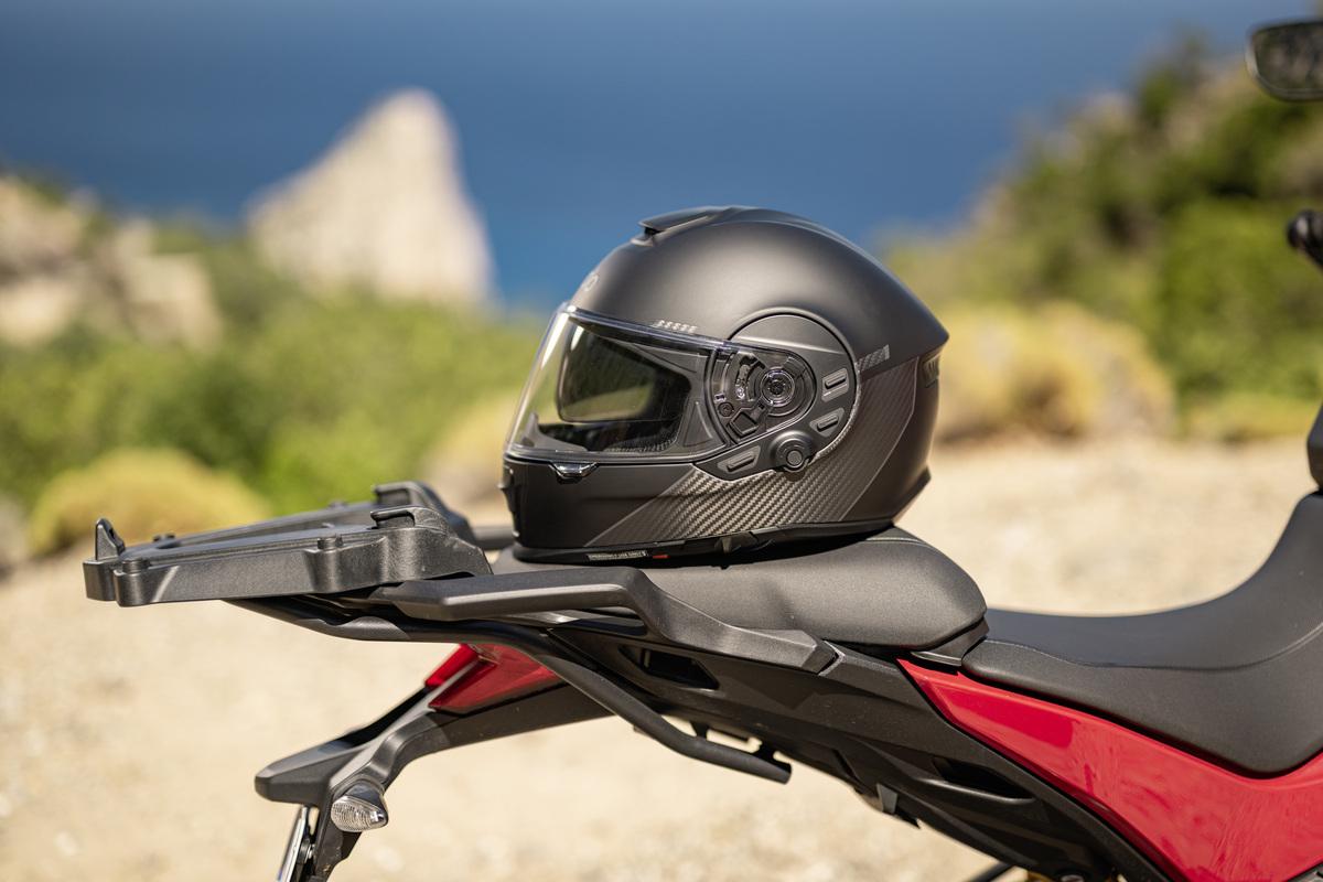 Nos colamos en el Cardo Sound Lab y probamos el nuevo casco Beyond GTS