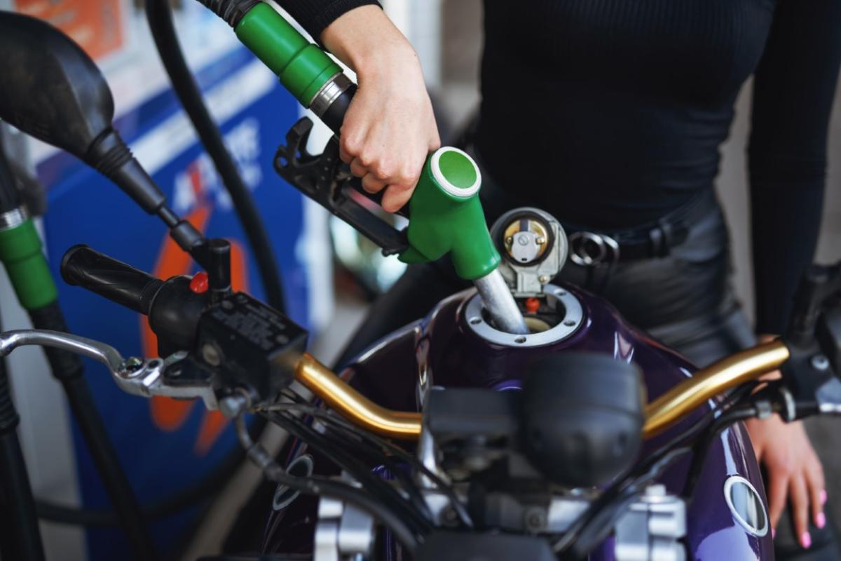 ¿Sabes qué gasolina es mejor para tu moto?