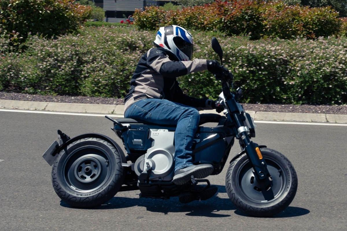 Prueba BMW CE02: la moto eléctrica cien por cien urbana