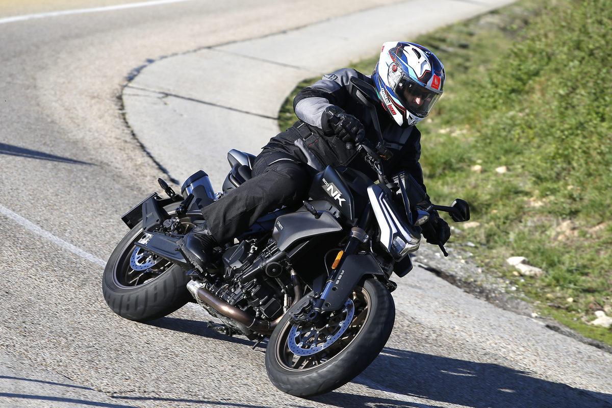 Prueba CFMoto 800 NK: naked deportiva china con alma europea