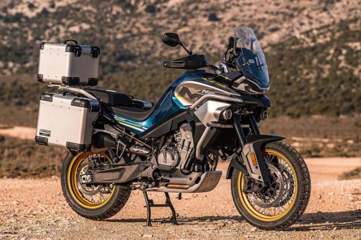 CFMoto 900MT