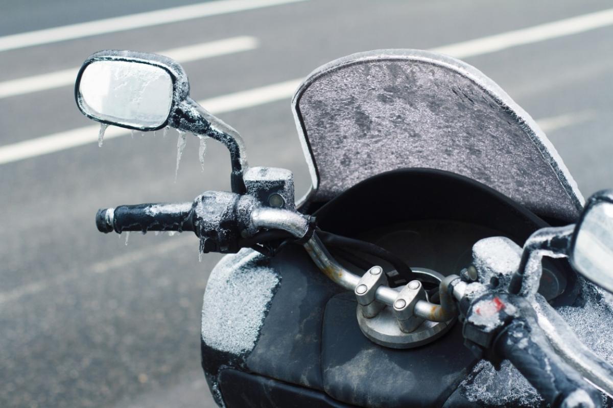 Precauciones que debemos tener al usar la moto en invierno