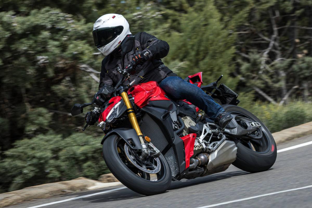 Ducati StreetFighter V2 y V4, y Panigale V2 2025: ¡probadas!
