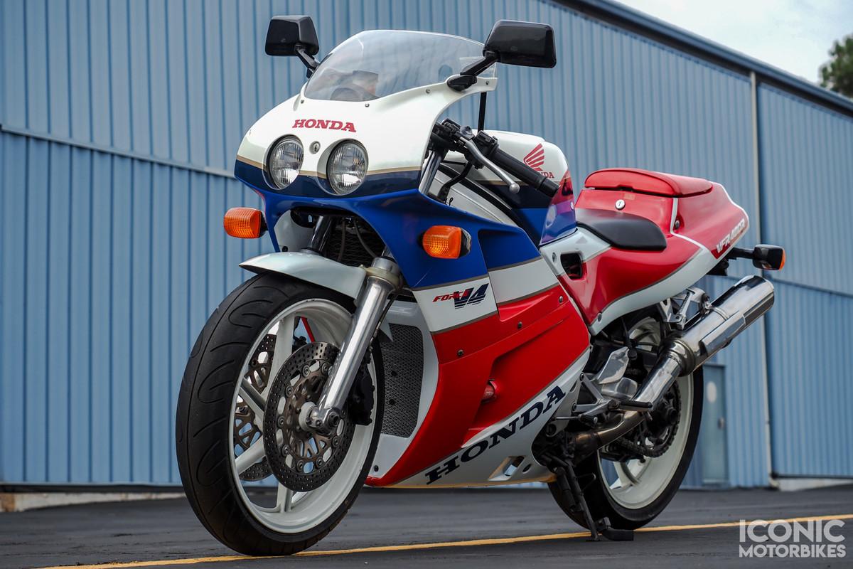 Moto de ensueño: Honda VFR400R 1990 NC30 (la mini RC30)