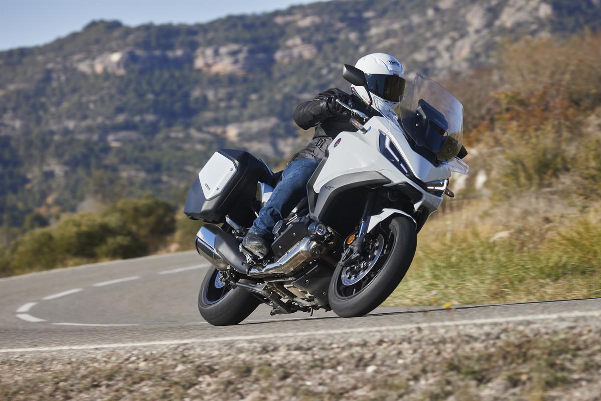 Prueba Honda NT1100: corazón trail y alma de gran turismo