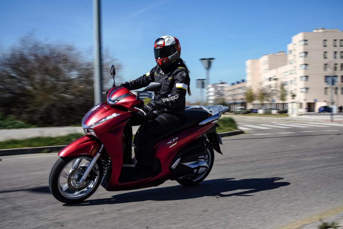 Prueba Honda SH350i: Más que un scooter