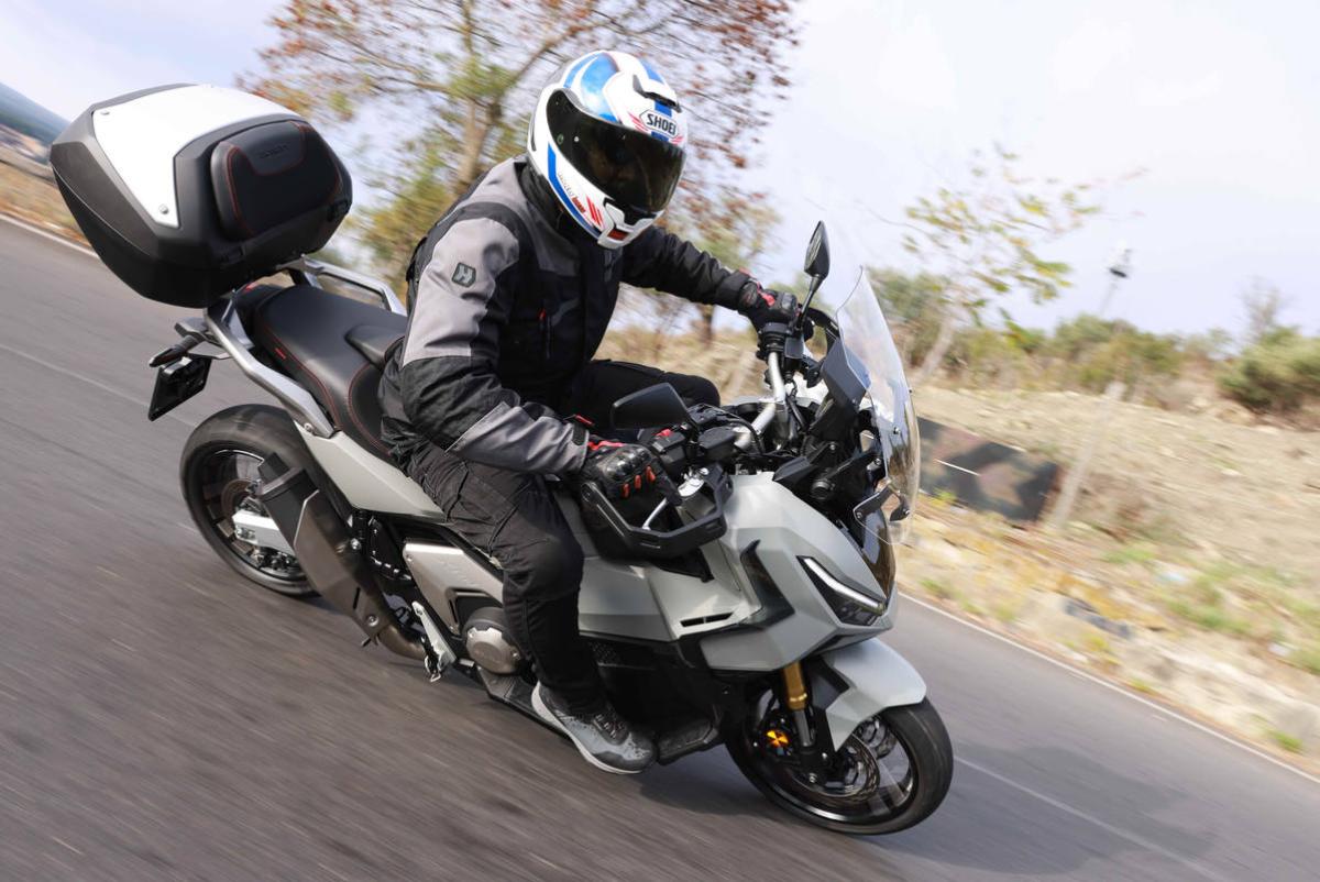 10 accesorios imprescindibles para completar tu moto