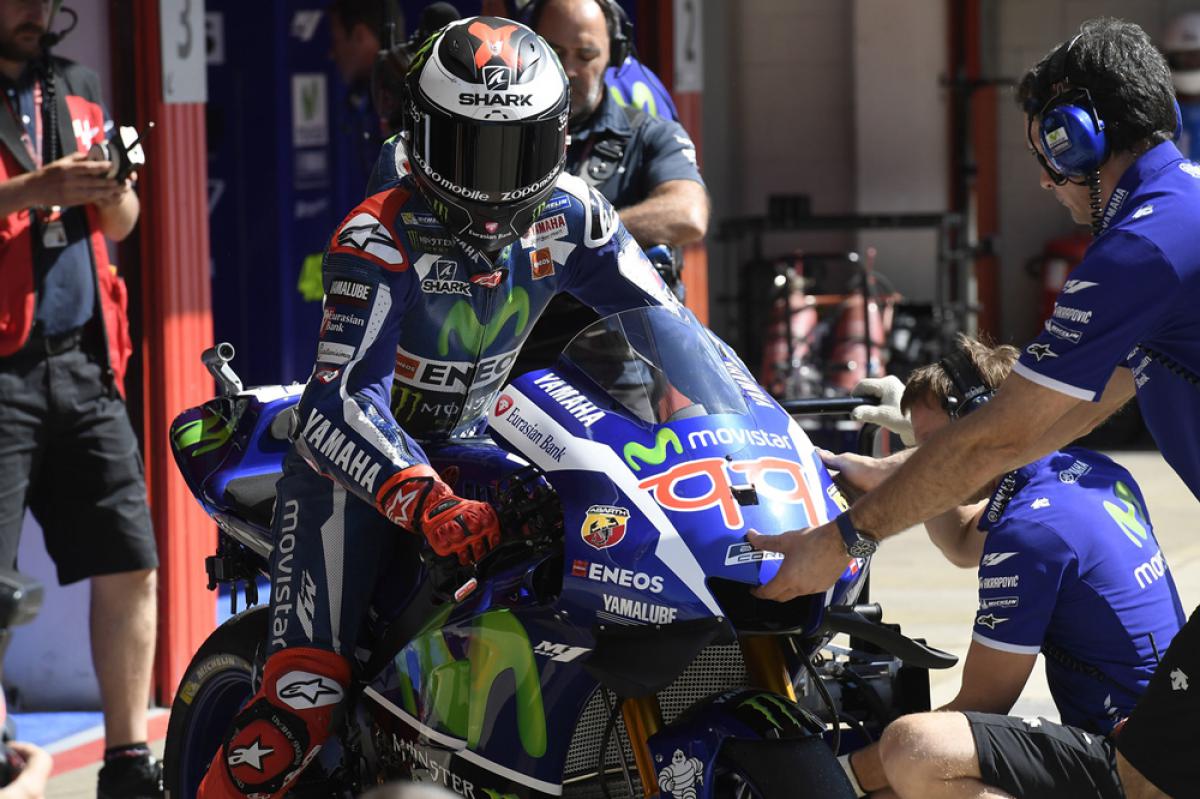 Jorge Lorenzo saliendo del Box en el GP de Cataluña