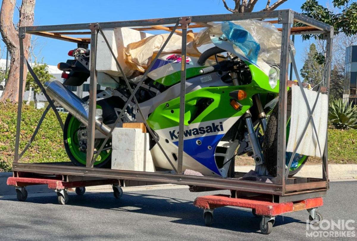 Moto de ensueño: Kawasaki ZXR 750 R de 1992 en su caja