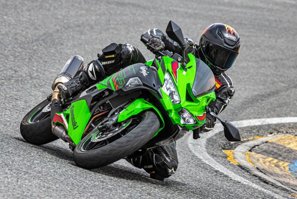 Prueba Kawasaki ZX4 RR 2024: para corazones fuertes