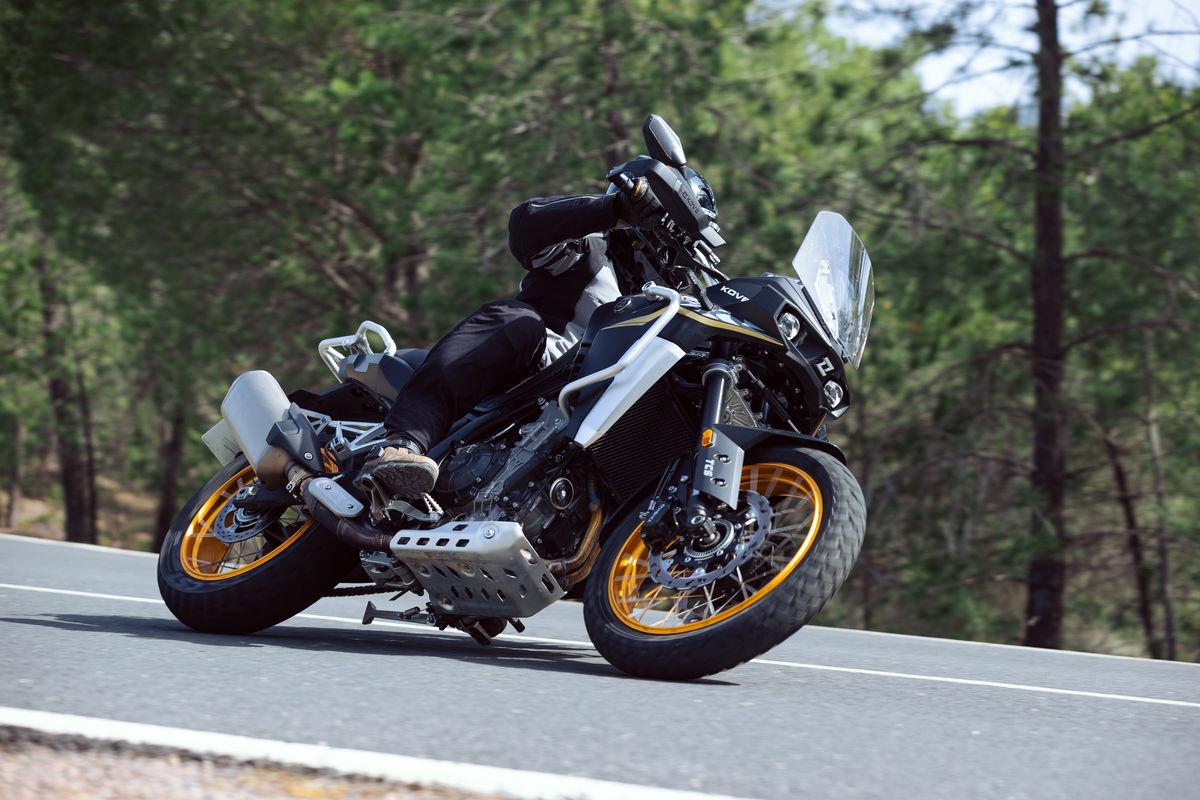 Probamos la Kove 800X GT: la trail ligera, ahora más polivalente