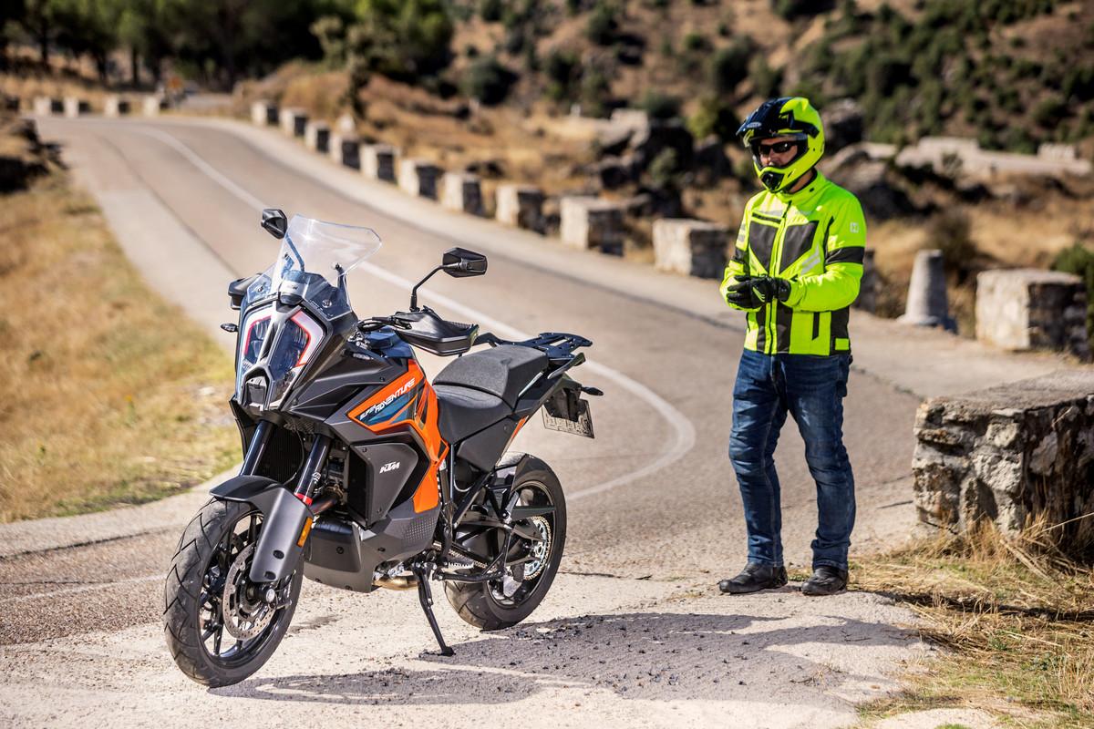 KTM lanzará una 890 Super Moto Travel (SMT)