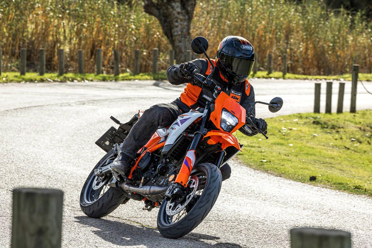 Prueba KTM 390 SMC-R: mucha diversión para el carnet A2