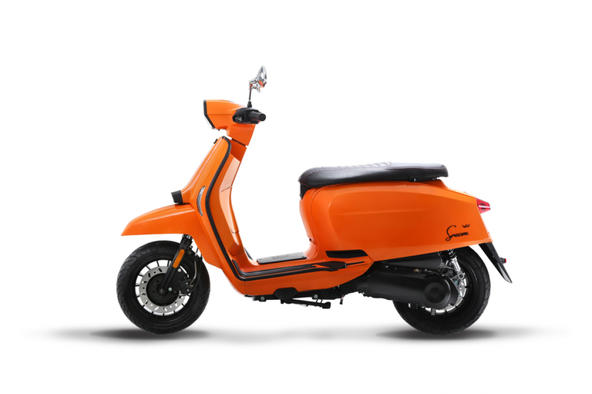 Lambretta V125 Special Bi-Color