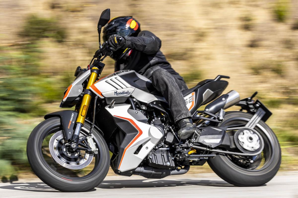 Prueba Mondial Piega 452: naked del A2 con mucha marcha