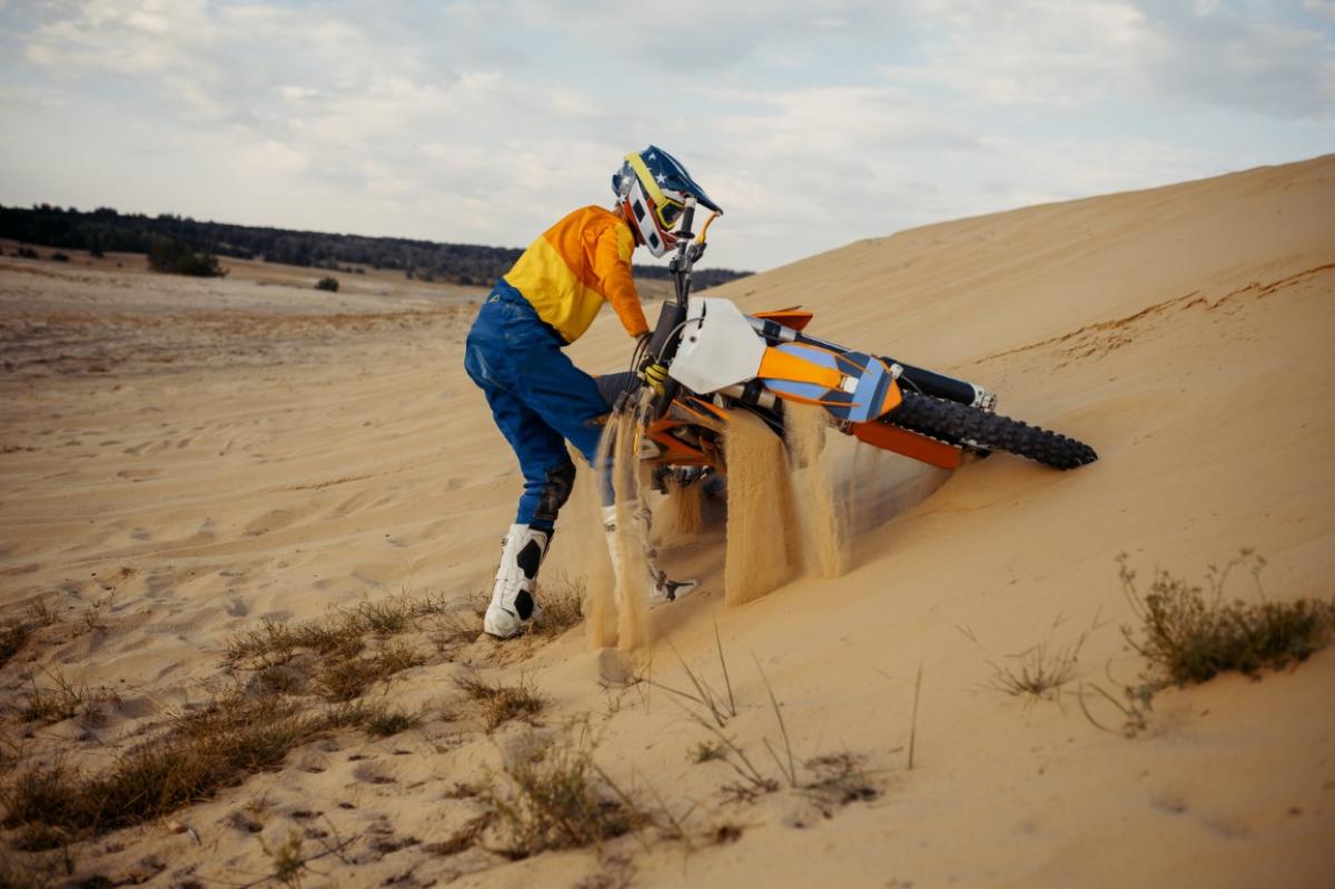 caida moto - Envato