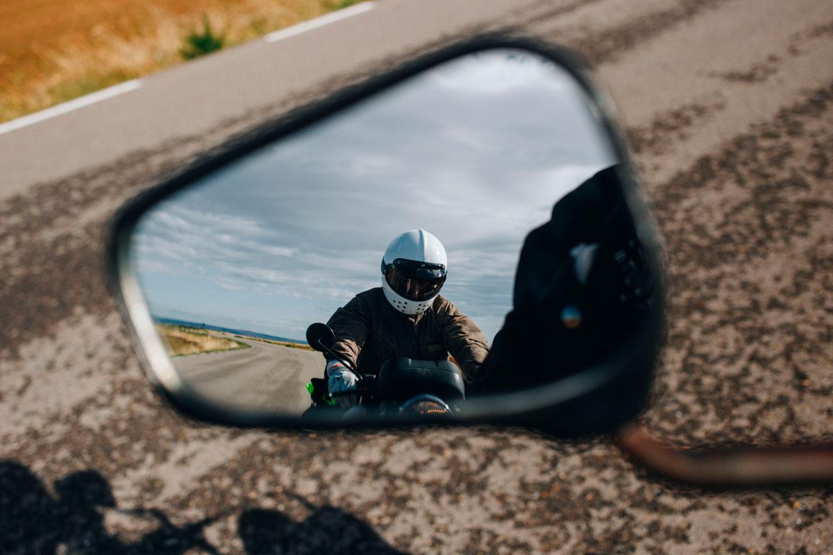 La campaña #NoSoyInvisible sitúa la convivencia entre coche y moto en el centro de la seguridad vial