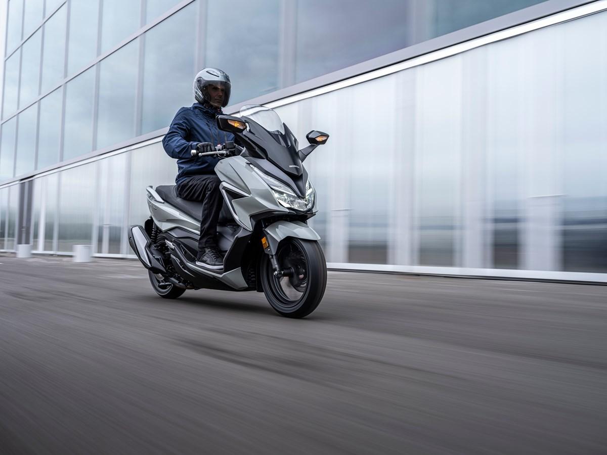 Nuevo Honda Forza 350: mejorando lo bueno