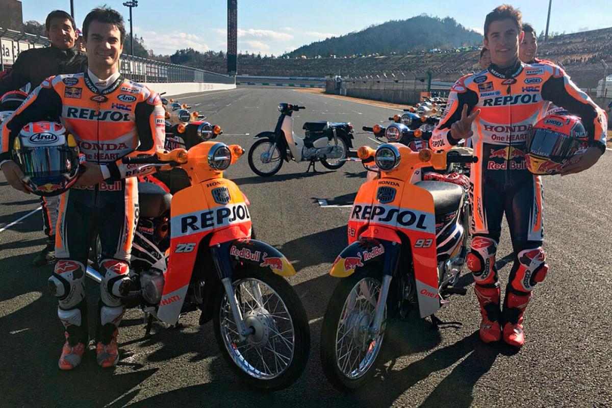 Marquez y Pedrosa Honda Super Cub