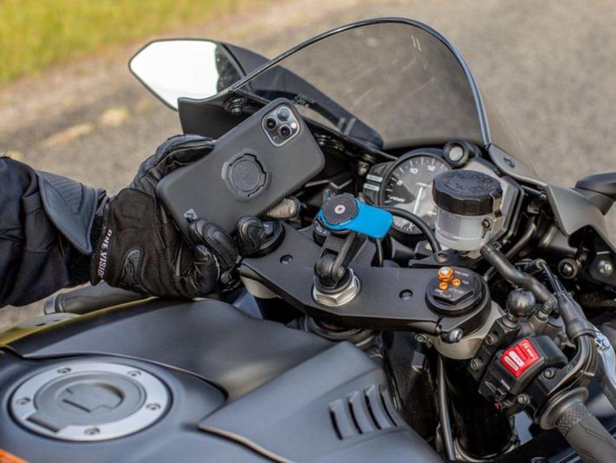 ¿Qué tipo de soporte de móvil es mejor para viajar en moto?
