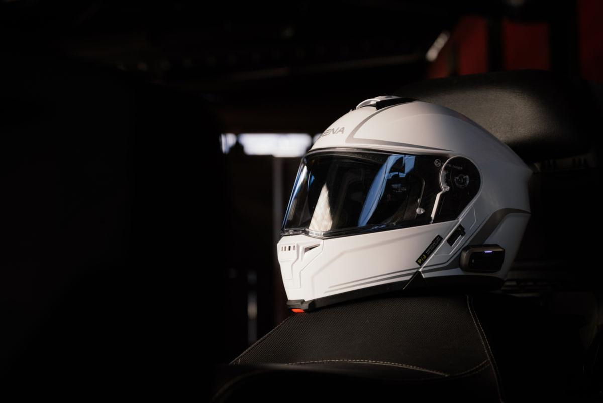 Llegan los cascos inteligentes a precio asequible: ¿adiós al casco tradicional?