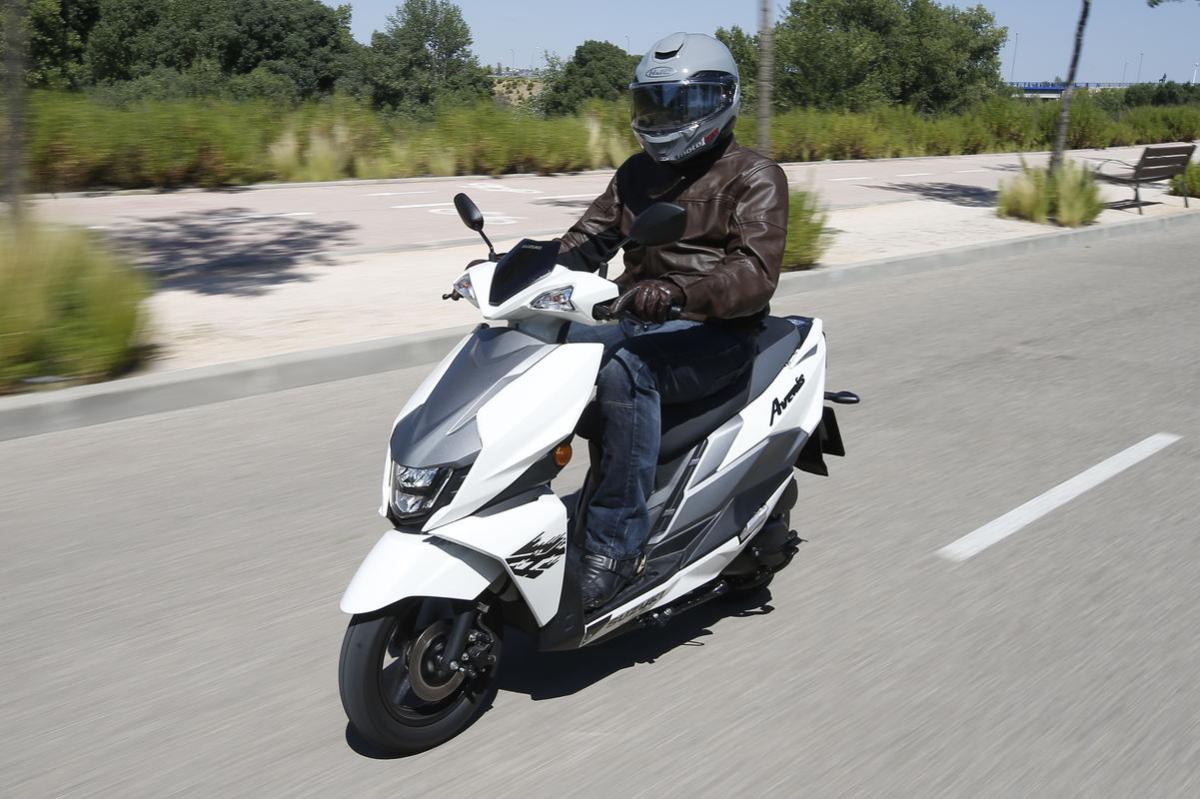 Prueba Suzuki Burgman Street 125 EX, Avenis 125 y Address 125