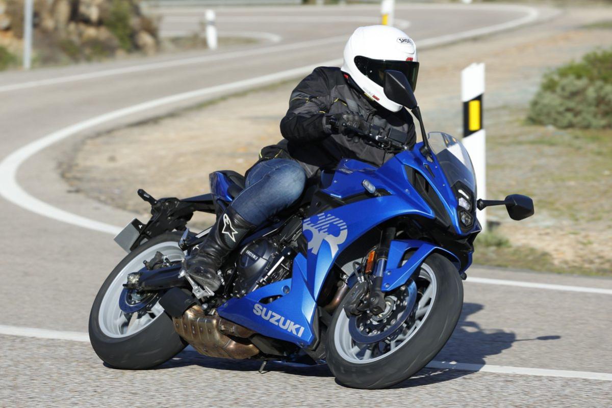 Prueba Suzuki GSX-8R 2024: la GSX-R más amable y fácil