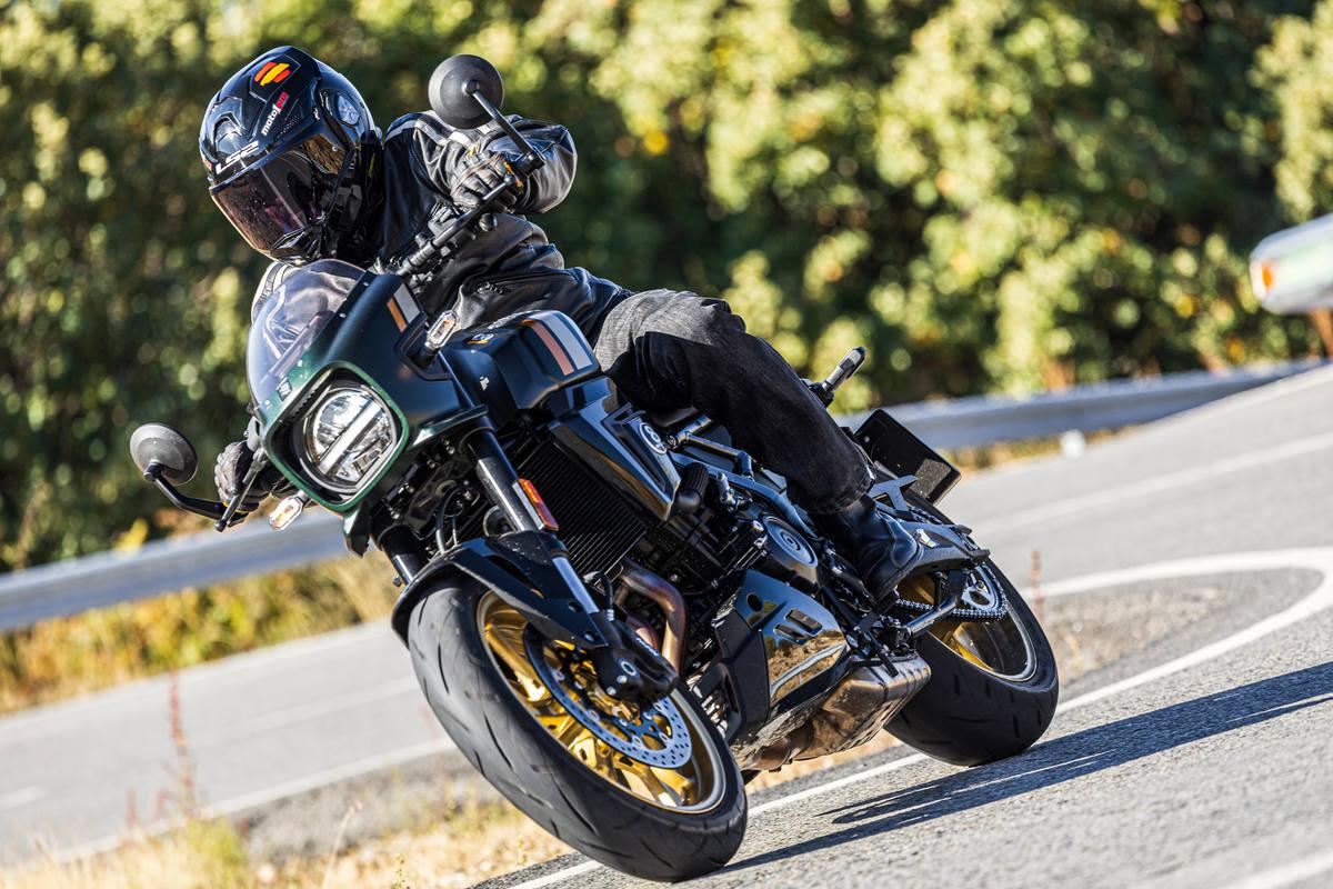 Probamos la  Suzuki GSX 8TT: Retro Spirit para todos