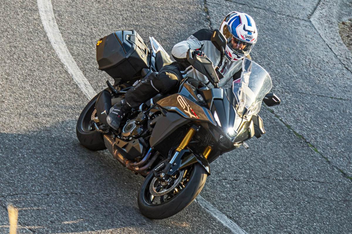 Prueba Suzuki GSX-S 1000 GX: ¿trail? No, una Sport muy rutera