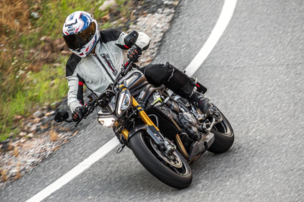 Prueba Triumph Speed Triple 1200 RS: la Superbike sin carenado