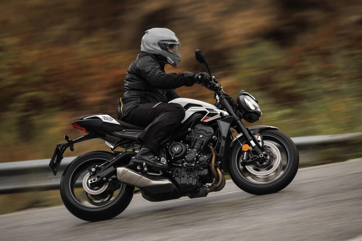 Prueba Triumph Street Triple 765 R carnet A2: buena escuela
