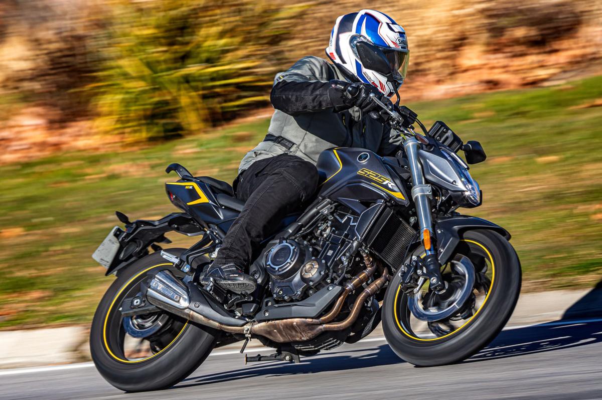 Prueba Voge 525R: primera moto grande (con A2 o no) ideal