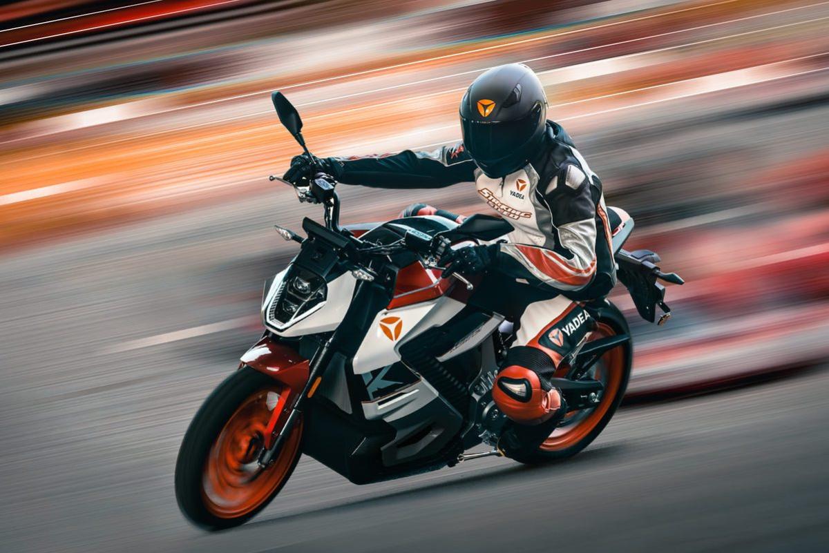 Yadea Kemper: 54 CV, 160 km/h, carga en 10 minutos ¡así sí!
