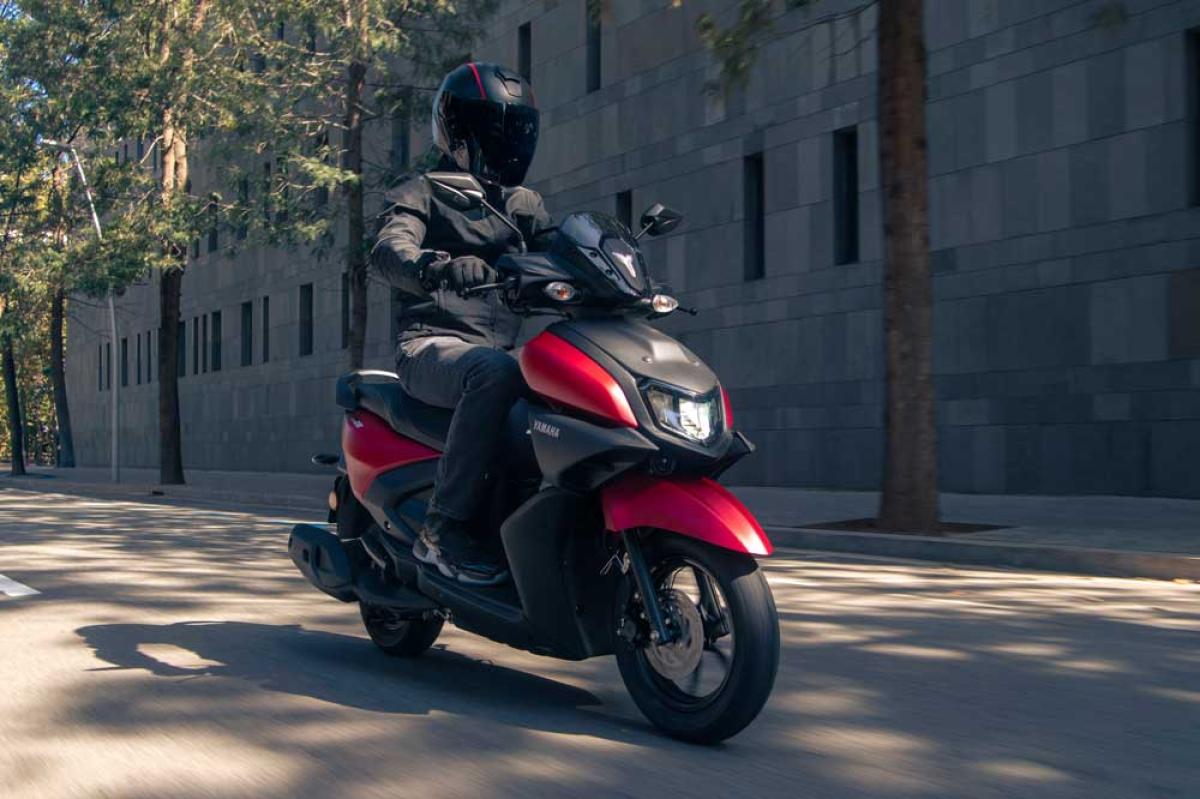 Yamaha RayZR 125: nuevo scooter ligero y ¡micro-híbrido!